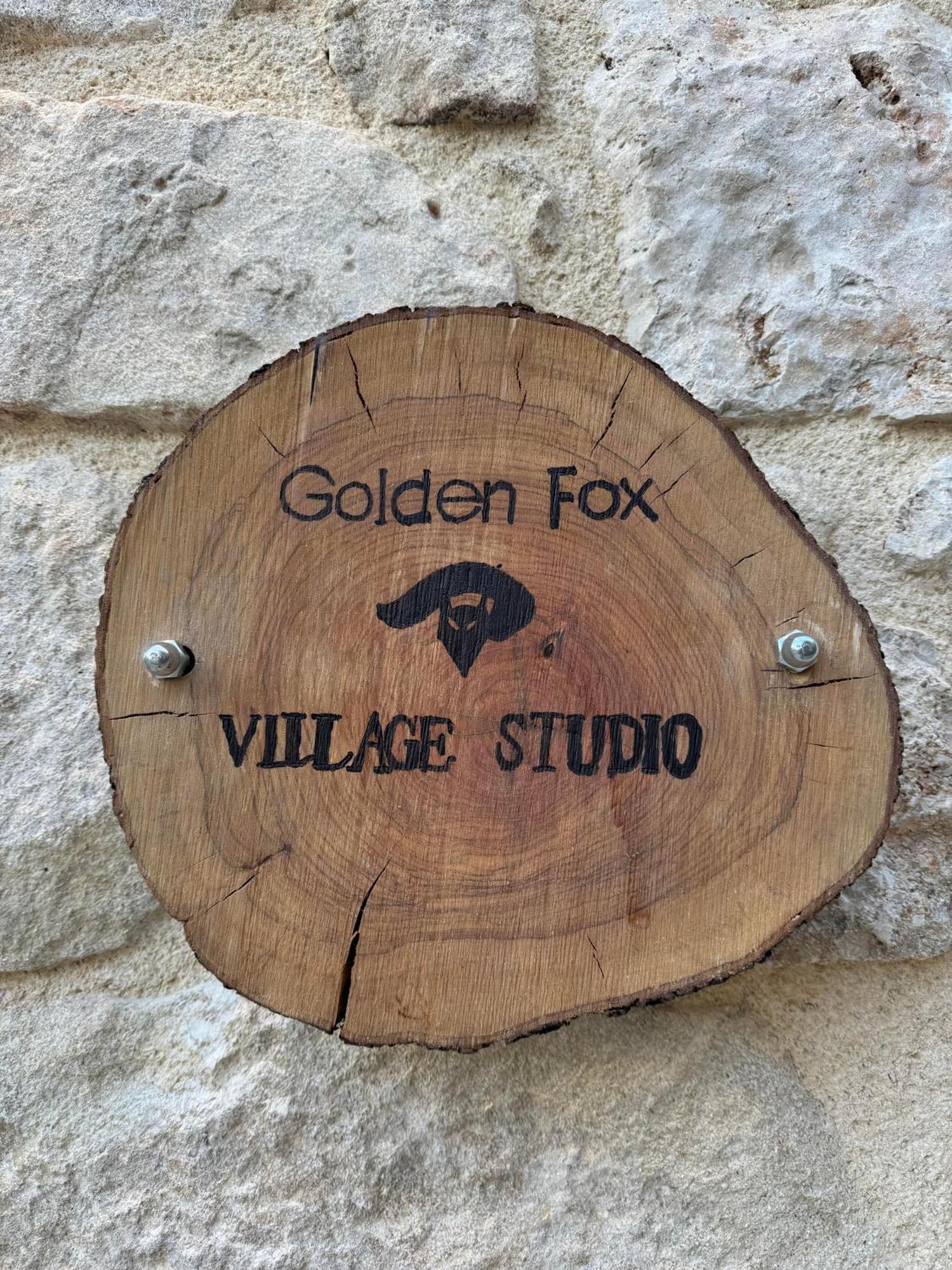 Golden Fox Village Studio Lakones Luaran gambar